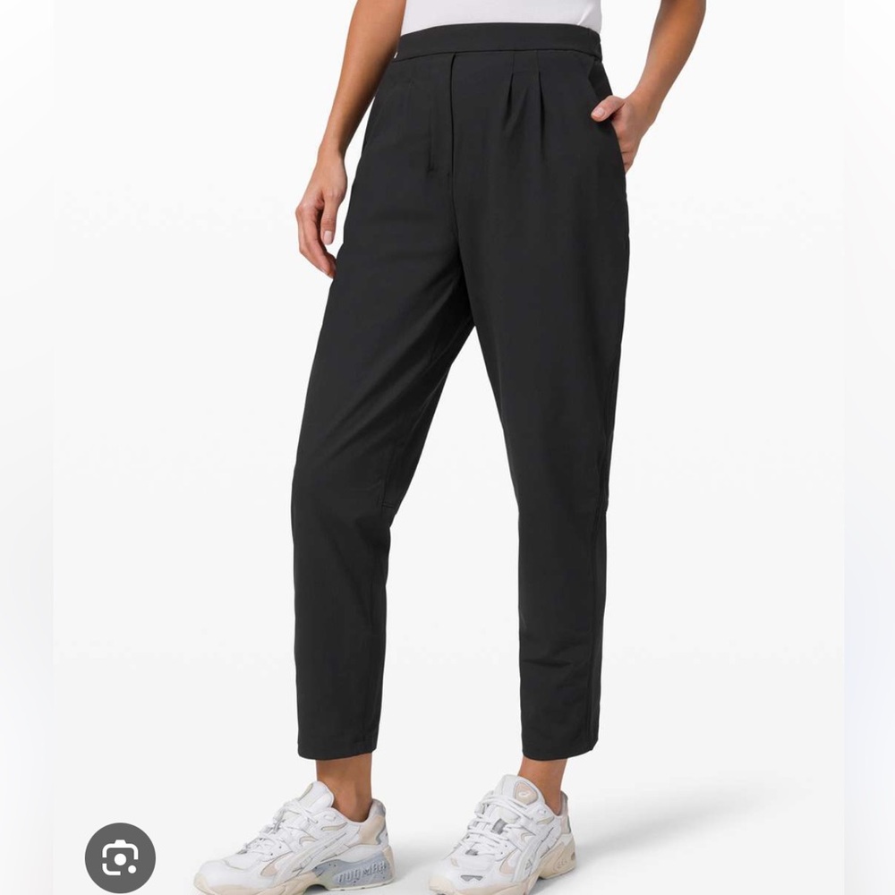 Lululemon essential HR pleated trousers